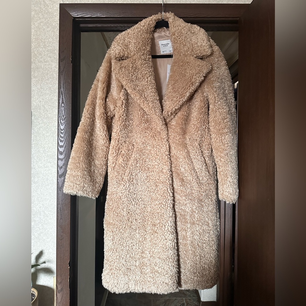 Abercrombie & Fitch 
Light brown teddy coat
NWT